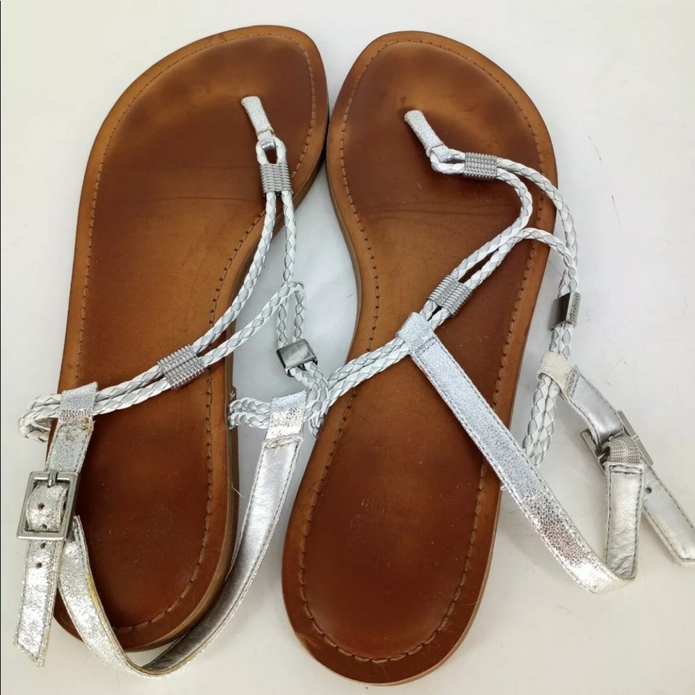 Gianni Bini Silver Twistee Toe sandal size 11